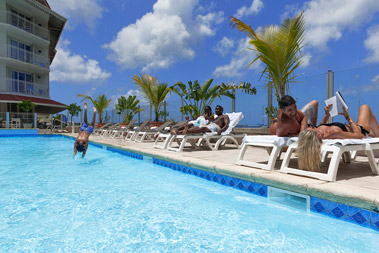 Piscine hotel Le Beach Saint Martin